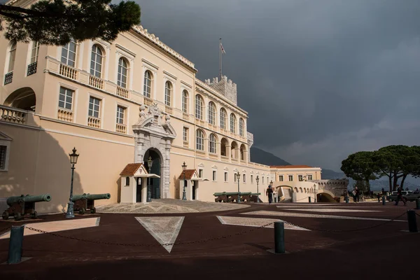 摩纳哥 摩纳哥 2016年11月4日 王子宫殿 太子宫 在摩纳哥 巴洛克式入口处的宫殿被设计为路易 — 图库照片
