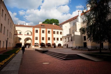 Vilnius, Litvanya - 27 Mayıs 2010: Grand Yard Vilnius Üniversitesi, Baltık ülkeleri ve en eski en eski Üniversitesi Doğu Avrupa'da 1579 kurulan.