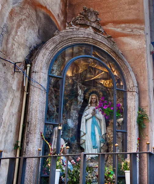 Standbeeld Van Maagd Maria Hoek Van Een Straat Van Palermo — Stockfoto