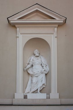 Vilnius Katedrali, Litvanya'nın duvardaki ibrahim'in heykeli