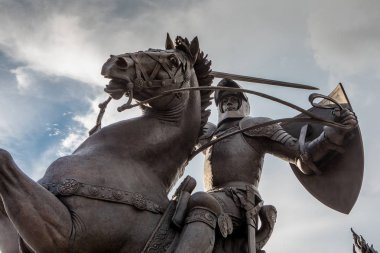 Kaunas, Litvanya - 14 Temmuz 2018: Yeni dikilen heykel özgürlük savaşçısı Kaunas, Litvanya.