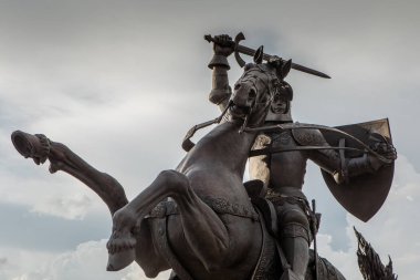 Kaunas, Litvanya - 14 Temmuz 2018: Yeni dikilen heykel özgürlük savaşçısı Kaunas, Litvanya.