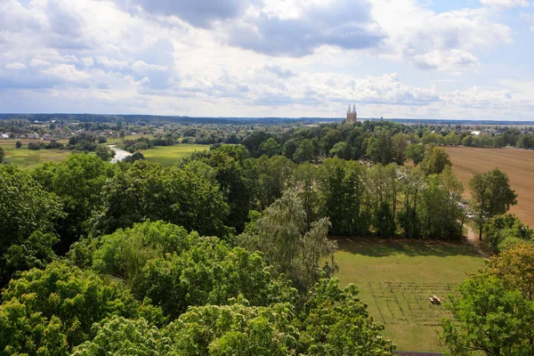 领域和草甸在小镇 Krekenava 立陶宛 Krekenava 地区公园的观测塔看 — 图库照片