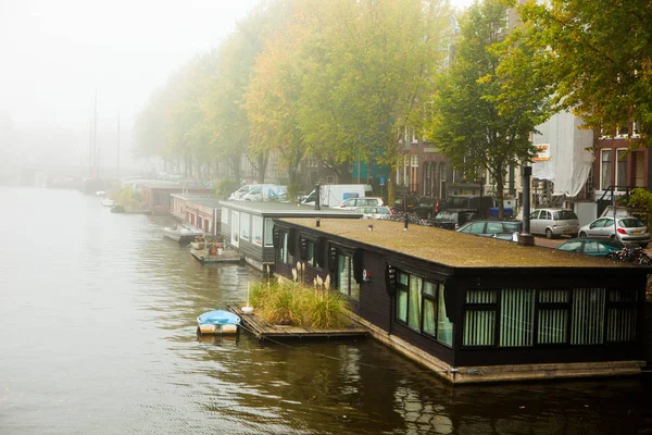 Amsterdam Nizozemsko Října 2014 Mlhavé Ráno Amsterdamu Pohled Kanálu Starém — Stock fotografie