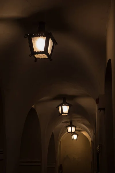 Laternen Torbogen Der Vilnius Altstadt Der Nacht Geringe Schärfentiefe Fokus — Stockfoto