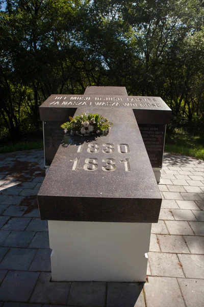 Vilnius Lituânia Agosto 2016 Memorial Vítimas Revolta Novembro 1830 Texto — Fotografia de Stock