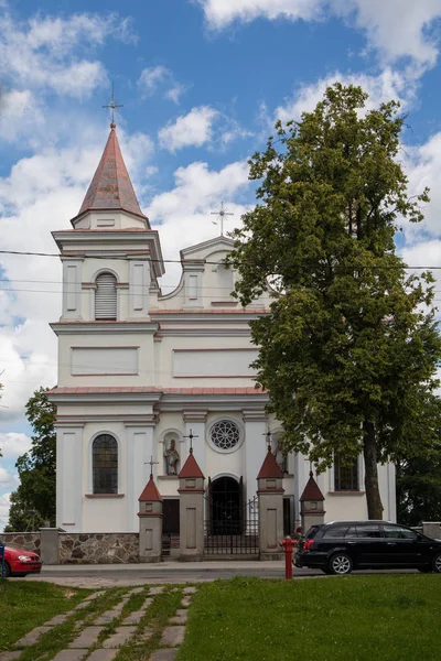 在立陶宛 Sirvintos 的大天使教堂圣迈克尔 — 图库照片