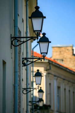 Satır Vilnius eski şehir, Litvanya duvar sokak lambaları