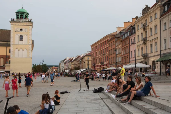 Varšava Polsko Srpna 2018 Street Hudebník Provádí Náměstí Královský Zámek — Stock fotografie