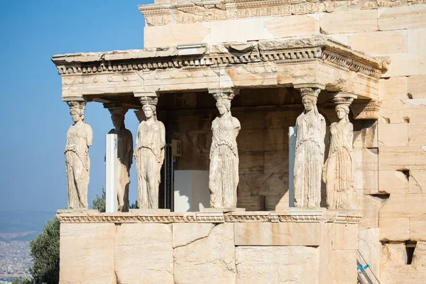 Erechtheion 그리스에서 아테네의 아크로폴리스의 북쪽에 그리스 사원에에서 Caryatids의 — 스톡 사진