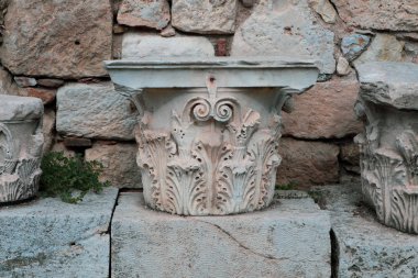 Roman Agora Atina, Yunanistan'da Korint sütun kalıntıları