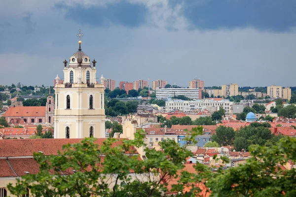 Sts. Johns kilise ve çan kulesi, Vilnius Üniversitesi karmaşık bir parçası. Vilnius, Litvanya.