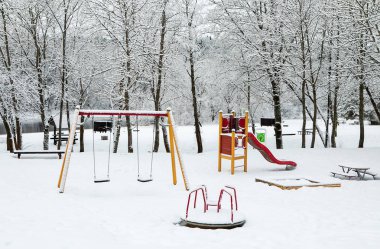 Kış aylarında karla kaplı boş Bahçesi