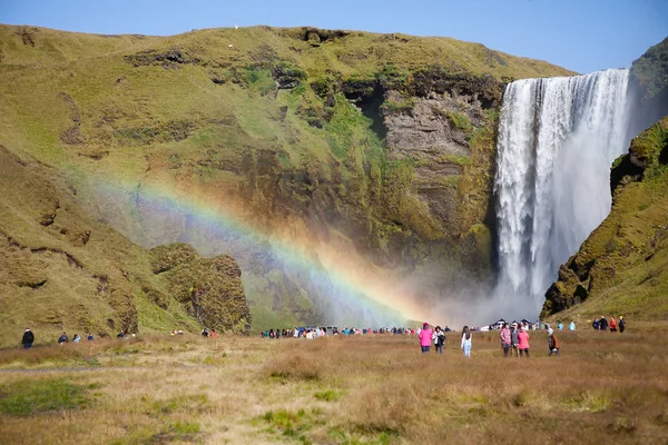 Skogafoss Islande Septembre 2018 Les Touristes Étaient Dispersés Autour Immense — Photo