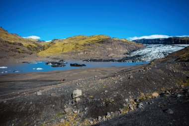 Güney İzlanda'daki Solheimajokull Buzulu. İklim değişikliğinden kaynaklanan sıcaklık ısınma nedeniyle hızla eriyor.