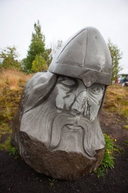 Gullfoss, İzlanda - 4 Eylül 2018: viking Başkanı symbolising taştan oyma heykel. 