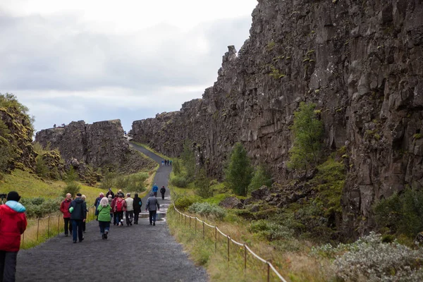 Thingvellir Zlanda Eylül 2018 Ziyaretçi Almannagja Alanda Nerede Amerika Avrupa — Stok fotoğraf