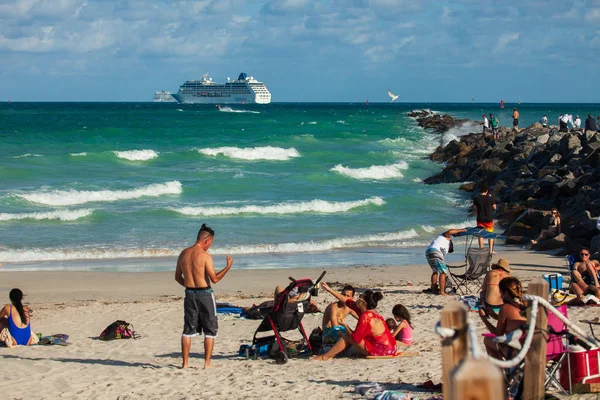 South Beach em Miami Beach, Flórida, Estados Unidos — Fotografia de Stock