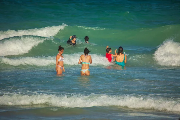 Females in the ocean — Stock Photo, Image