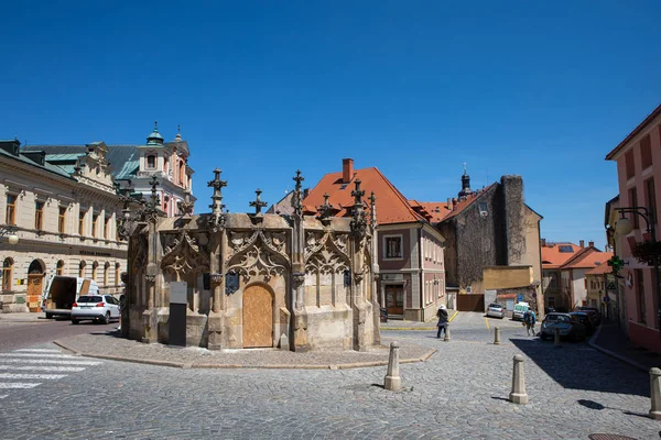 Kutna Hora 'da Gotik taş Çeşmesi
