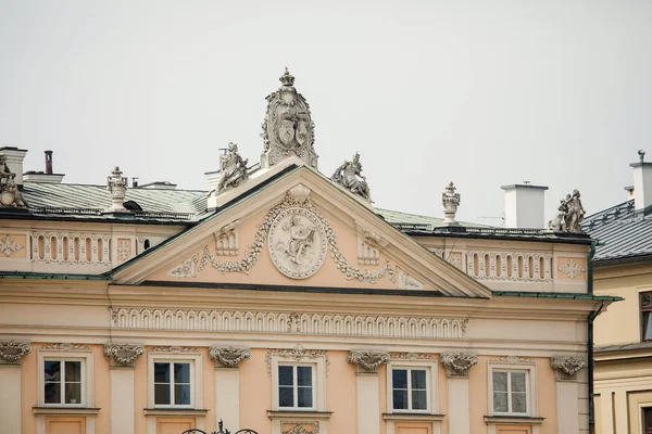 Edificio decorato a Cracovia, Polonia — Foto Stock