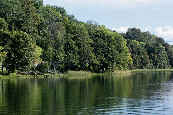 Озеро Асвея вблизи Дубинджаи, Литва — стоковое фото