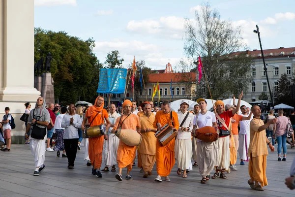 Krishnaites dança em Vilnius — Fotografia de Stock