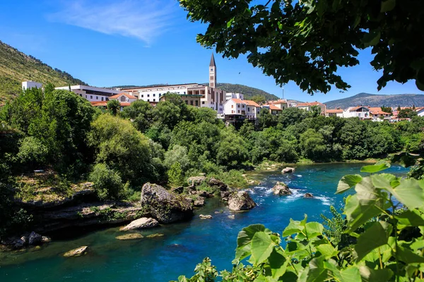 Scénický Pohled Mosteckého Mostu Řeky Neretvy Starého Města Mostar Bosně — Stock fotografie