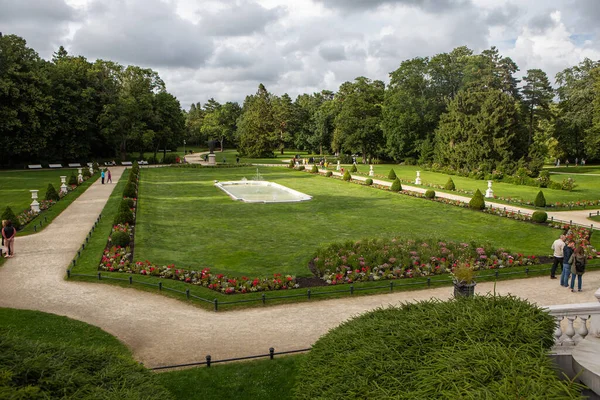 Palanga Litwa Lipca 2020 Frontyard Pałacu Tiskeviciai Otoczony Ogrodem Botanicznym — Zdjęcie stockowe