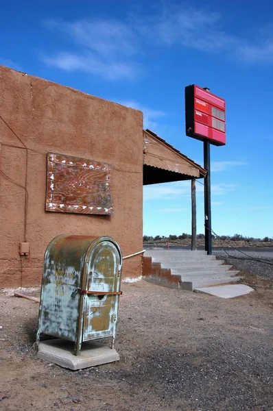 Closed Gas Station Desert Abandoned Mail Box Building — Stock Photo, Image