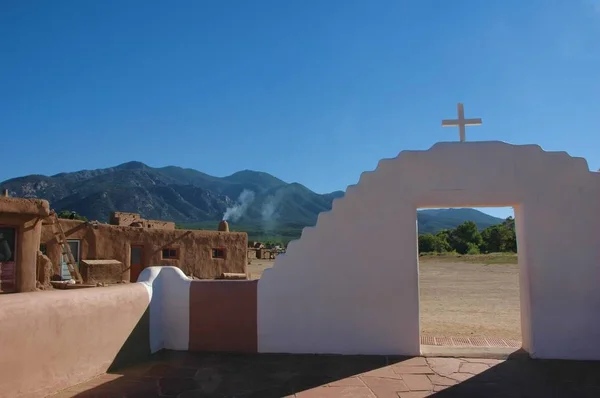 Taos Pueblo Vista Quintal Igreja San Geronimo — Fotografia de Stock