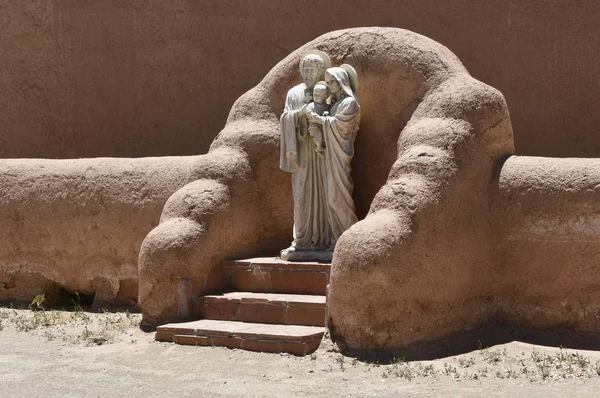 Nicchia Paglia Adobe Con Una Statua Stile Tradizionale Della Sacra — Foto Stock