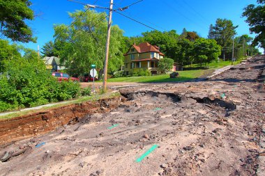 Houghton, Michigan, Amerika Birleşik Devletleri - 18 Haziran 2018: Şiddetli fırtına yağış ve sel Haziran 2018 yılında flaş özelliği zarar ve tamamen şehir Houghton, Michigan sokakta akik dışarı yıkanmış.