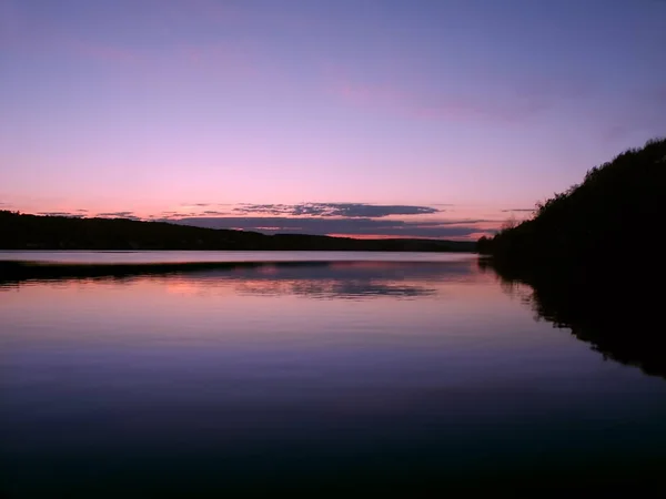 美丽的色彩反映掉在北密歇根州苏必利尔湖 — 图库照片