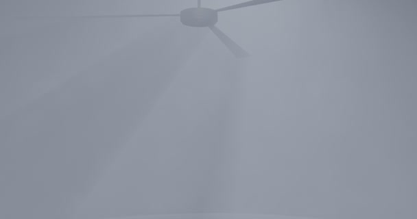 Вентилятор Месте Курения Полицейском Участке Громкость Света Через Плотный Дым — стоковое видео