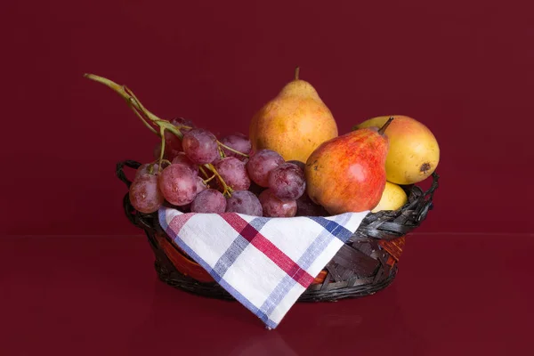 Podzimní Košík Ovocem Granát Pozadí — Stock fotografie