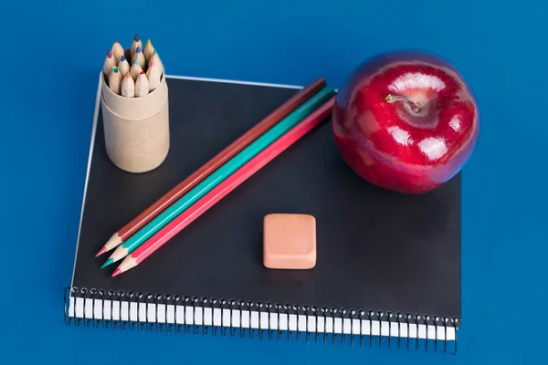 Material Und Snacks Für Die Rückkehr Zur Schule — Stockfoto