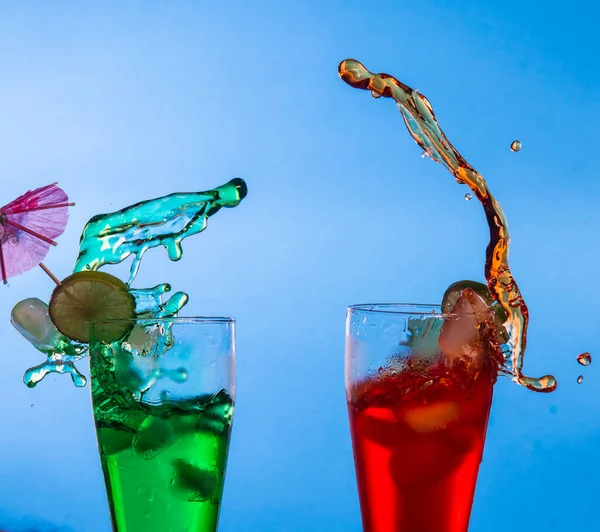 Bebidas Com Bela Luz Colorida — Fotografia de Stock