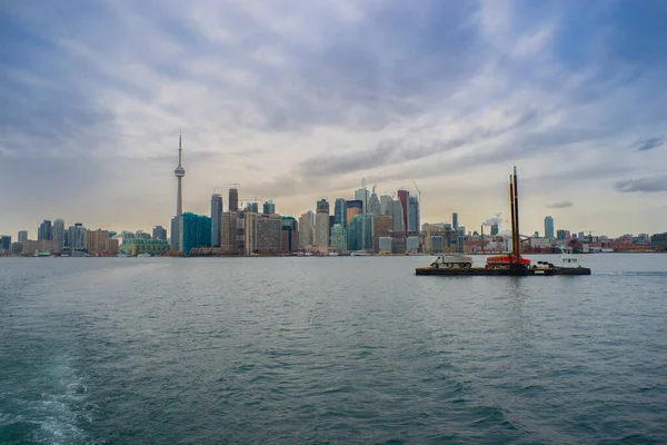 Torontos See Und Fähre Überqueren Ihn — Stockfoto