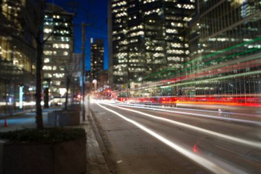 Toronto şehir merkezi gece manzaralı