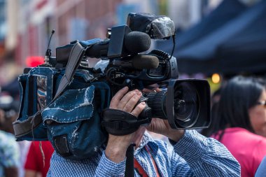 Kameraman, görüntüyü kapat.