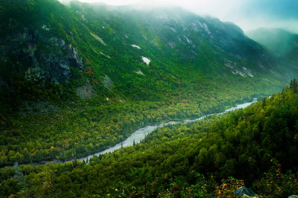 Blick Auf Den Fluss Vom Gipfel Des Berges — Stockfoto