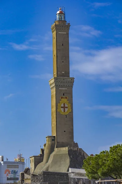イタリアのジェノヴァの灯台でジェノヴァ イタリア 2018 ビュー このシンボルとジェノバの街のランドマークは 1128 で開かれました — ストック写真