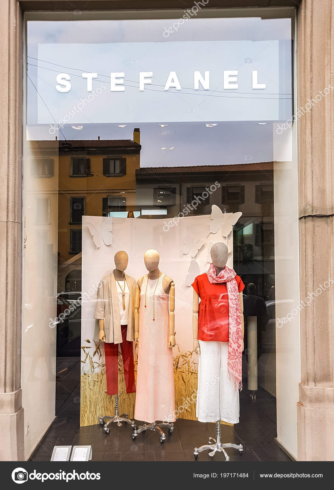Milán Italia Abril 2017 Tienda Stefanel Milán Italia Una Empresa