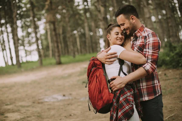 Jeune Coulpe Aimante Amuser Dans Forêt Printemps — Photo