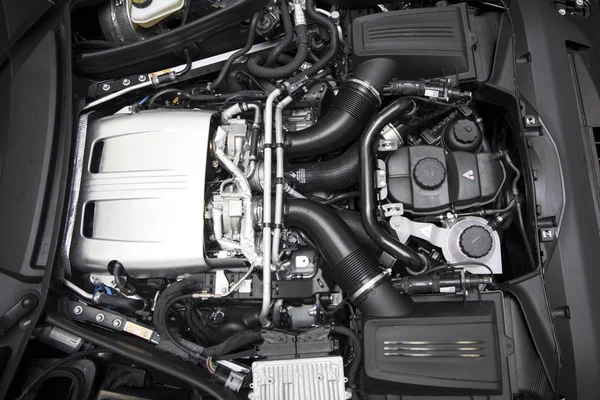 Belgrade, Sırbistan - 30 Nisan 2018: Ayrıntı Engine 2017 Mercedes-Amg Gt C Coupe. AMG Gt C Coupe 2017 Detroit Otomobil Fuarı'nda açıldı.