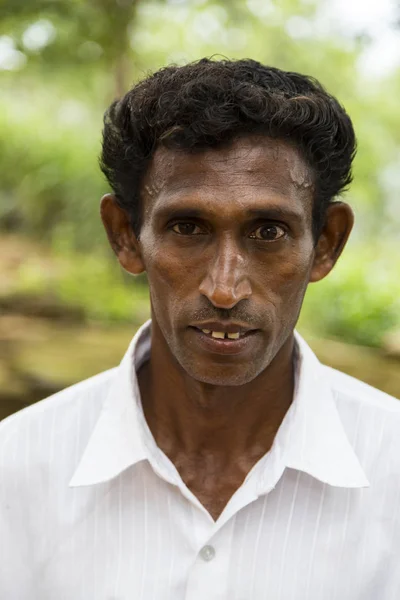 Sigiriya Sri Lanka January 2014 Unidentified Man Street Sigiriya Sri — Stock Photo, Image