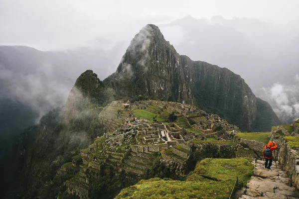 Ver Joven Las Ruinas Machu Picchu Inca Perú — Foto de Stock