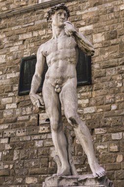 Michelangelo heykeli David Floransa, İtalya Palazzo Vecchio önünde çoğaltılması