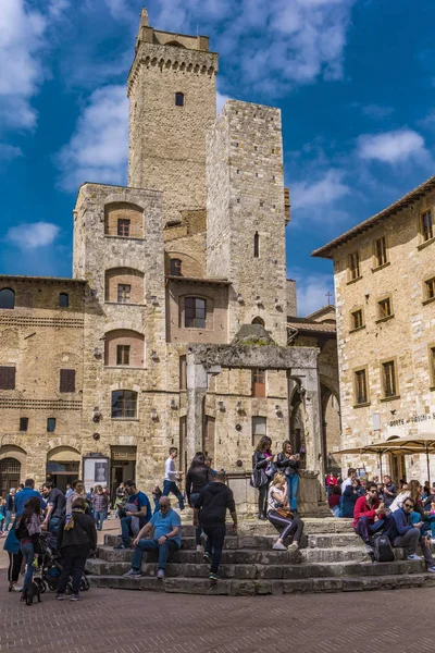 San Gimignano Italia Abril 2018 Personas Identificadas Piazza Della Cisterna — Foto de Stock